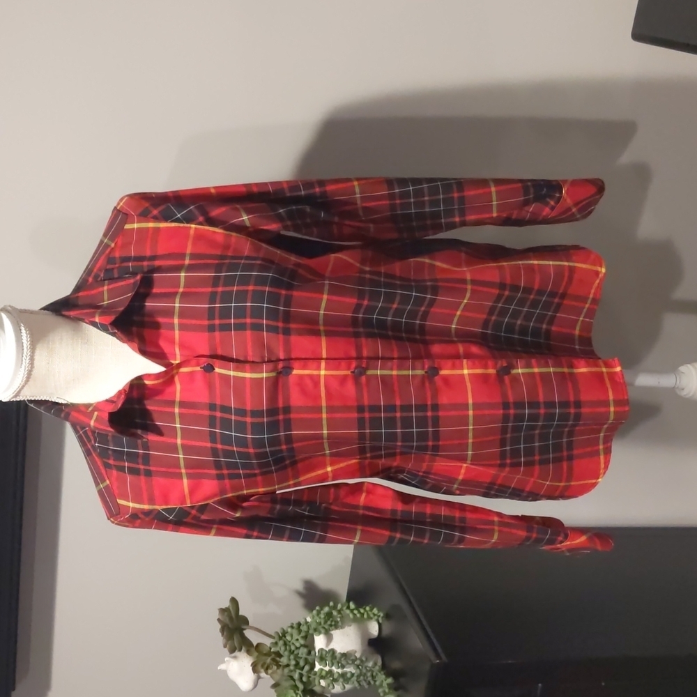 Foxcroft wrinkle free shaped fit button down blouse. Size 6 red/black/yellow